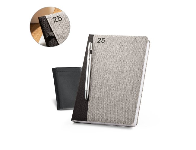 LARSSON B5. Agenda B5 2025 -  17,5 X 24,5 cm (100% rPET)